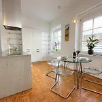 Charming Starry Night Apartment